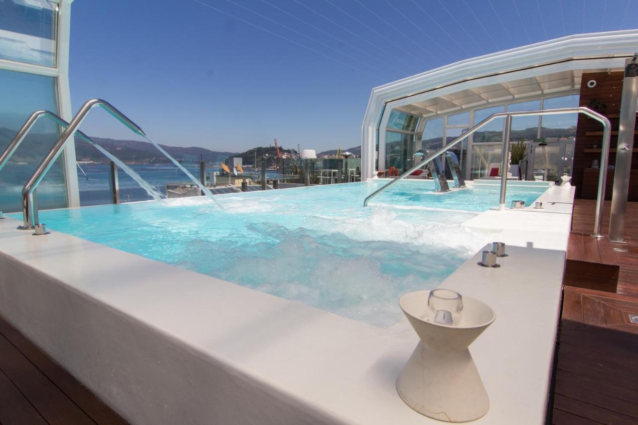 Gran Hotel Nagari Boutique & Spa Виго Екстериор снимка The rooftop pool