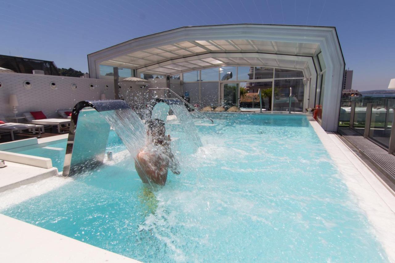 Gran Hotel Nagari Boutique & Spa Виго Екстериор снимка The pool at the hotel