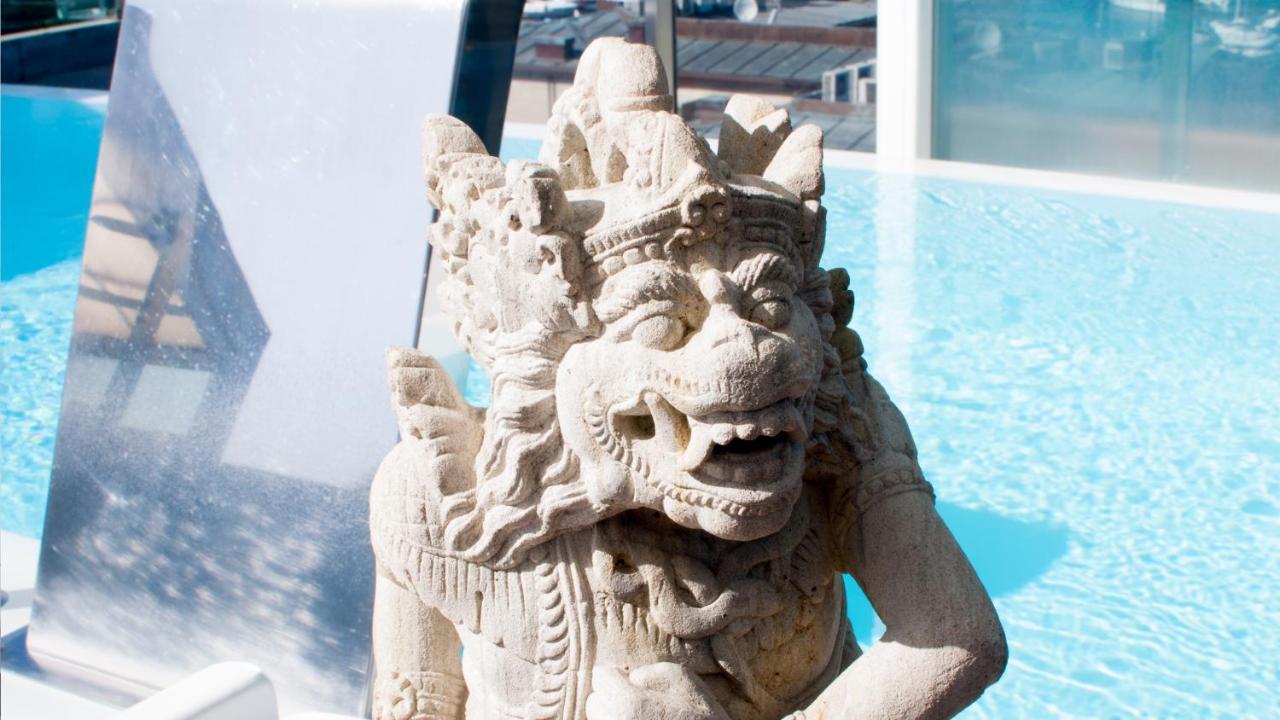 Gran Hotel Nagari Boutique & Spa Виго Екстериор снимка A gargoyle on the side of the building