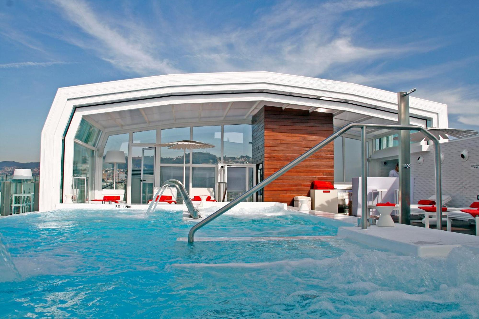 Gran Hotel Nagari Boutique & Spa Виго Екстериор снимка The rooftop pool at the Mandarin Oriental Barcelona