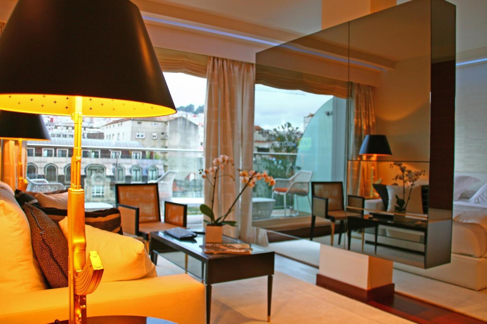 Gran Hotel Nagari Boutique & Spa Виго Екстериор снимка Interior of a suite at the Hotel Excelsior