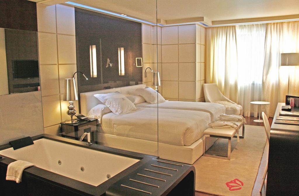 Gran Hotel Nagari Boutique & Spa Виго Екстериор снимка A room at the Mandarin Oriental, Milan