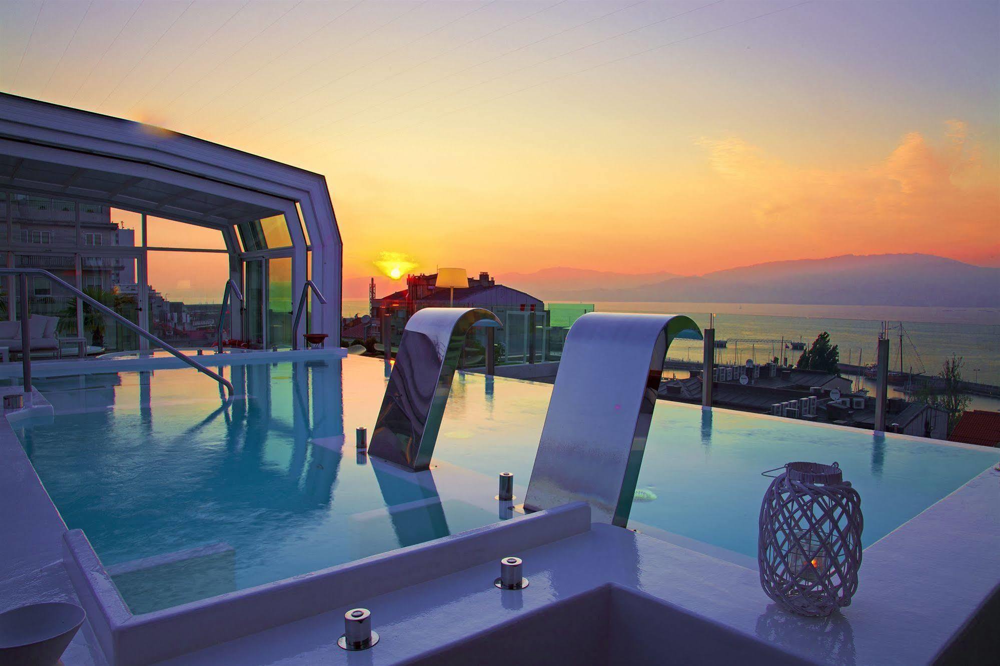 Gran Hotel Nagari Boutique & Spa Виго Екстериор снимка Sunset at the pool