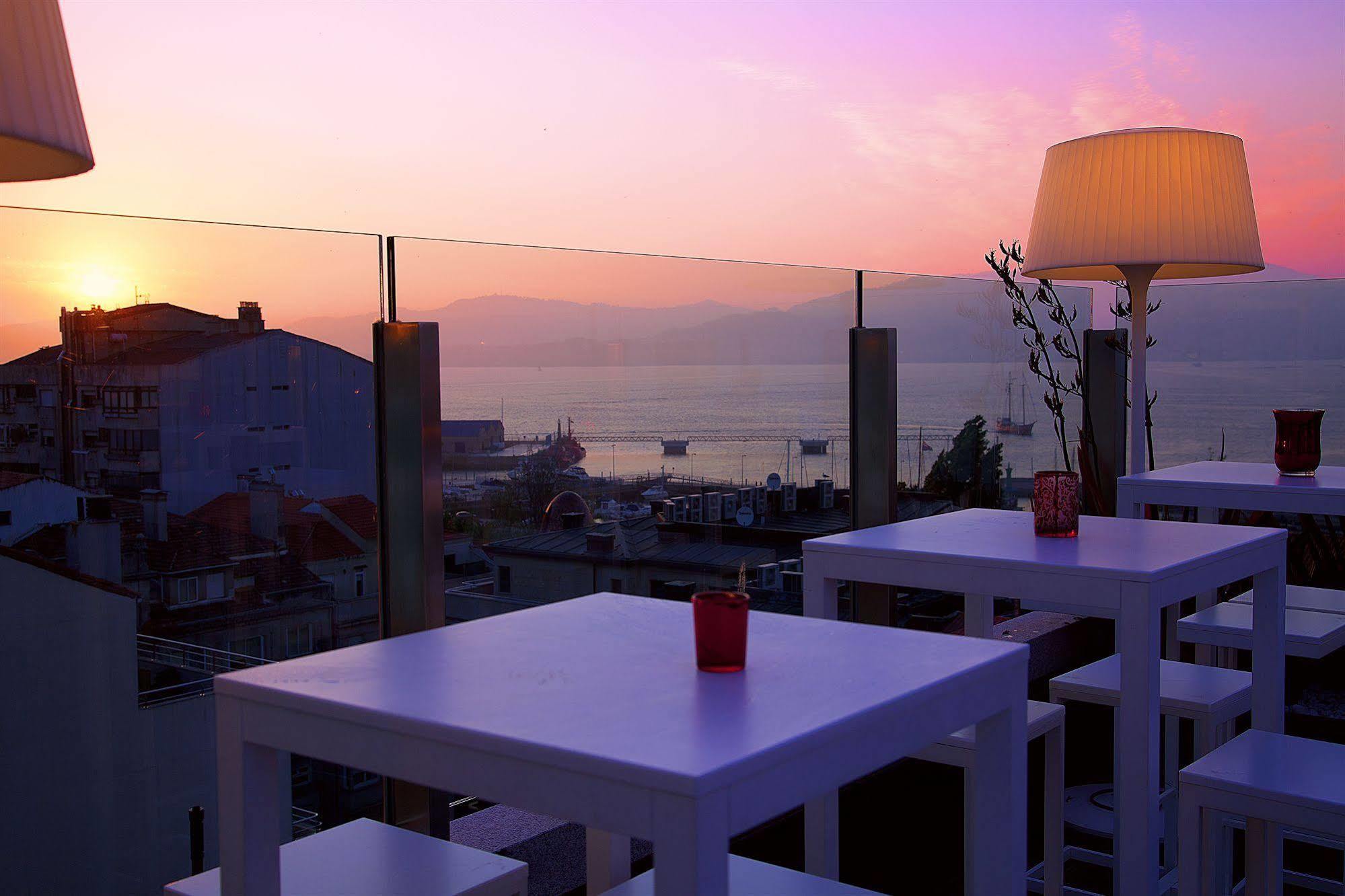 Gran Hotel Nagari Boutique & Spa Виго Екстериор снимка Sunset at the bar